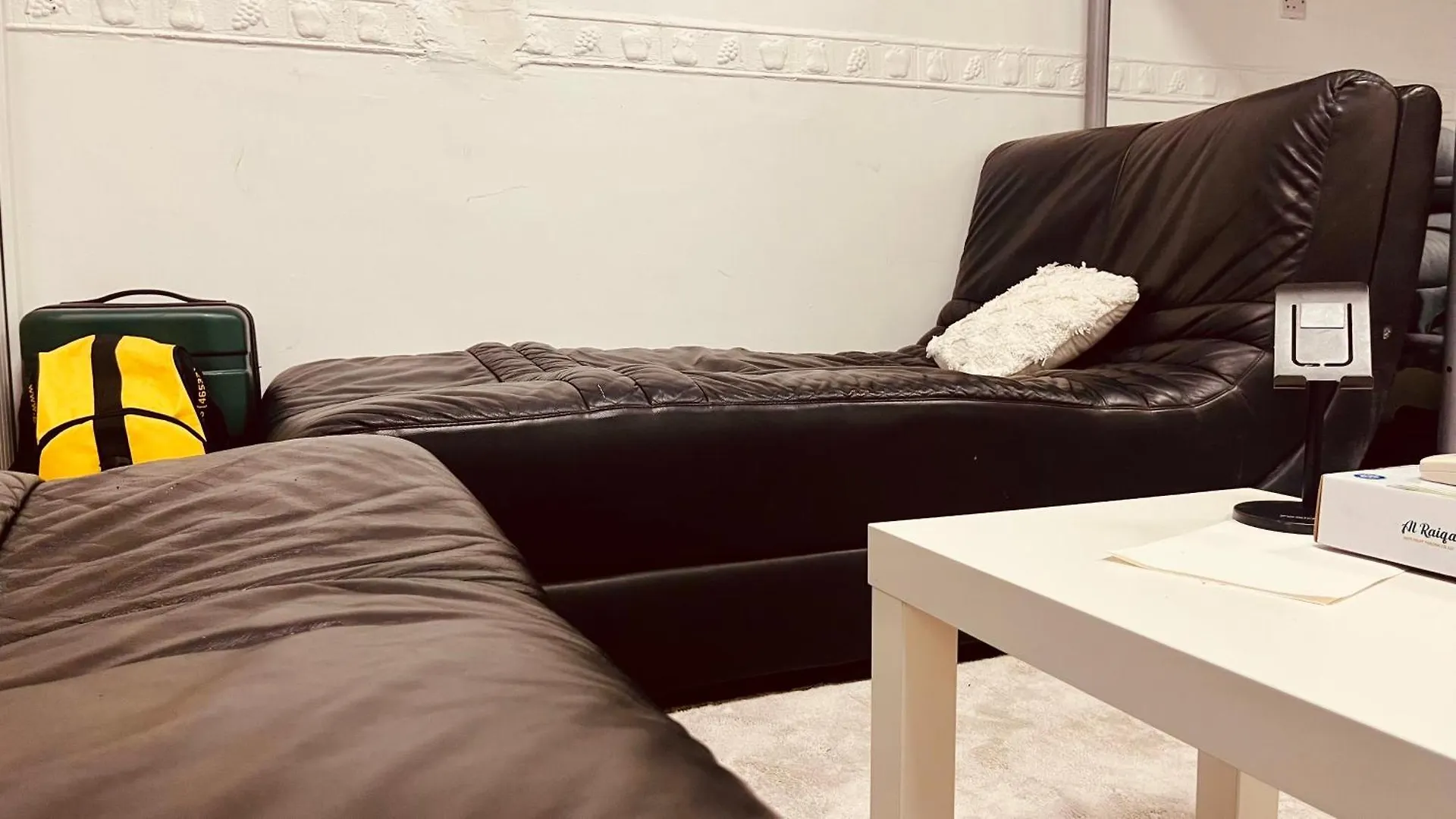 הקונטקטים של City Studio Apartment