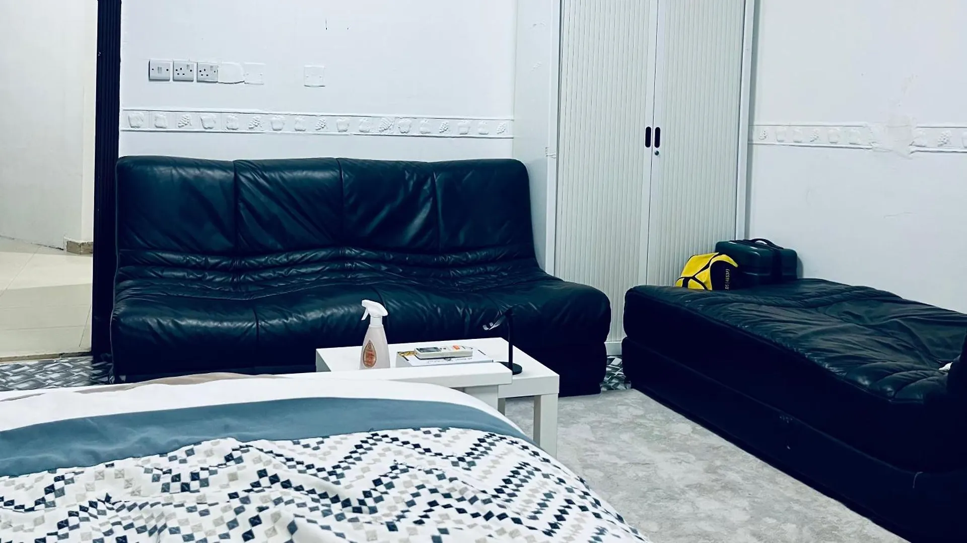 אכסניה אבו דאבי City Studio Apartment